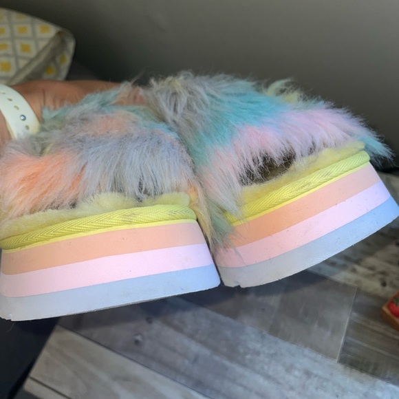 Woman’s Ugg Disco Slide Tye Dye Size 8 - Picture 4 of 5